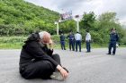 Полицейские не пропускают предстоятеля Тавушской епархии ААЦ в село Киранц
