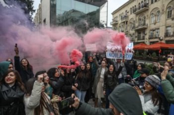 Ֆեմինիստների ցույց Բաքվի կենտրոնում. «Մեզ սպանող պետություն պետք չէ»