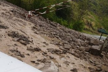 Հորդառատ անձրևների հետևանքով փլուզվել է Խոտ – Որոտան այլընտրանքային ճանապարհի մի հատվածը